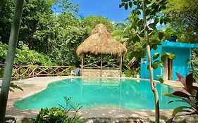 Gardenhotel Macan Che B&B